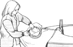 1. Начинайте сворачивать трос передней шкаторины стакселя с фалового угла.