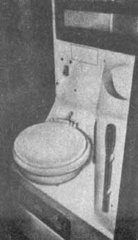 Все оборудование гальюна должно быть компактным, так как свободное пространство ограничено.