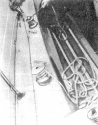 Чтобы ослабить "восьмерку", к шкоту крепят другой конец для снятия нагрузки с лебедки.