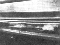 Лак на некоторых участках корпуса начал отслаиваться. Его нужно удалить, а затем вновь нанести на дерево, если оно не гнилое.